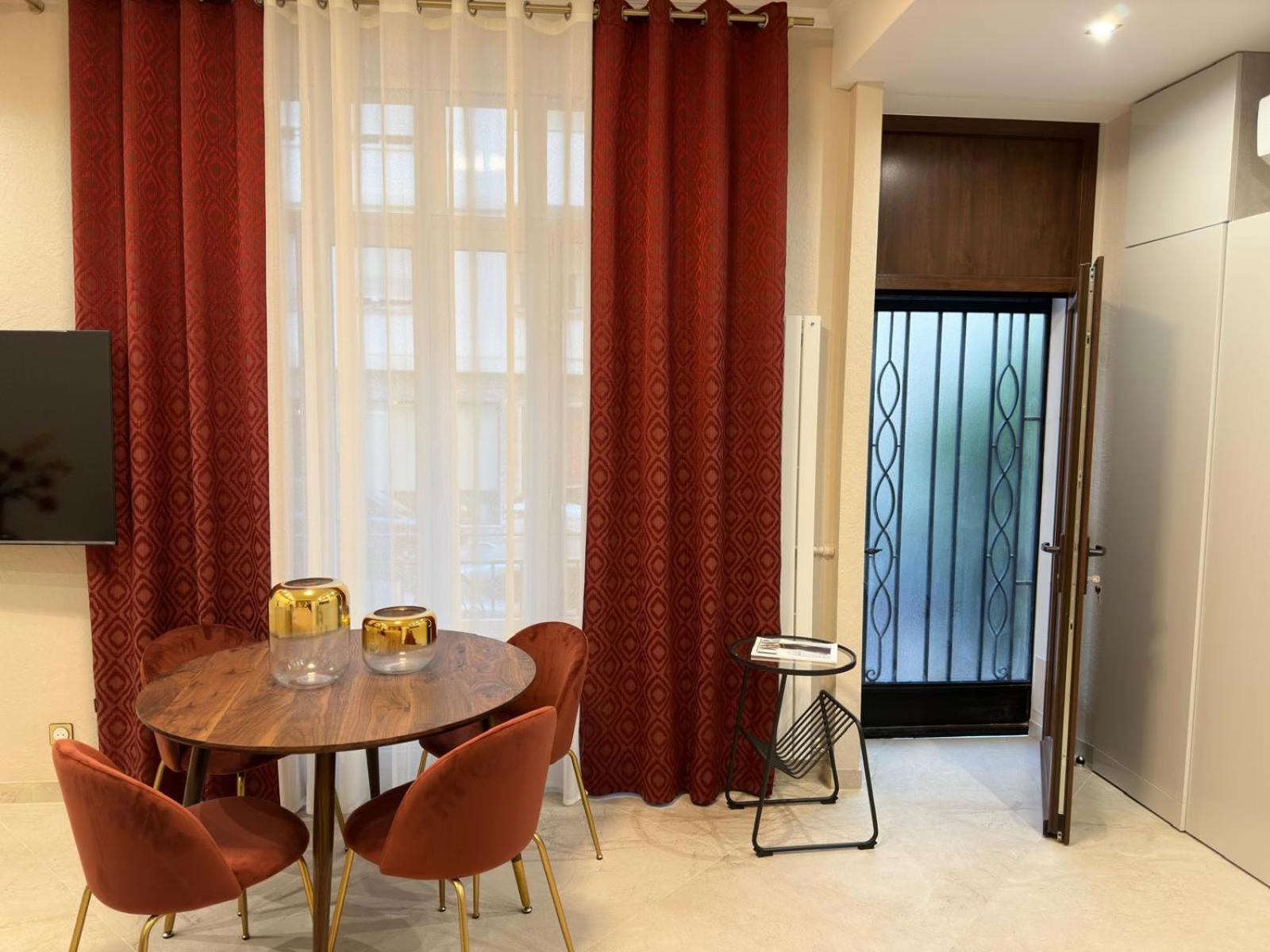Extraordinaire Grand Studio Au Centre 6 Minutes A Pied De La Plage Et L'Hotel Negresco Ницца Экстерьер фото