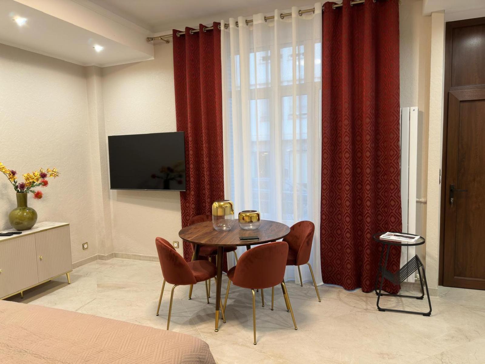 Extraordinaire Grand Studio Au Centre 6 Minutes A Pied De La Plage Et L'Hotel Negresco Ницца Экстерьер фото