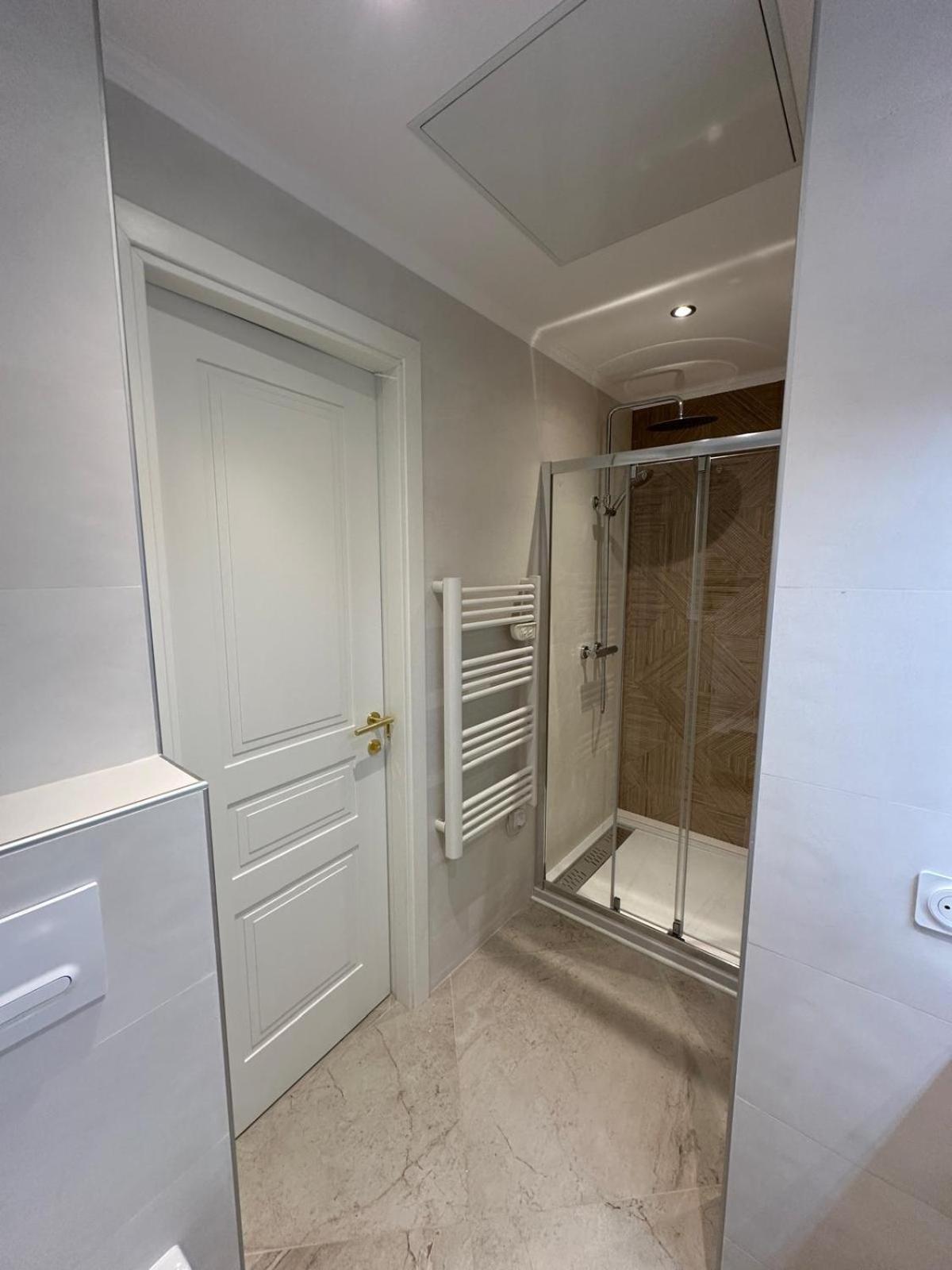 Extraordinaire Grand Studio Au Centre 6 Minutes A Pied De La Plage Et L'Hotel Negresco Ницца Экстерьер фото