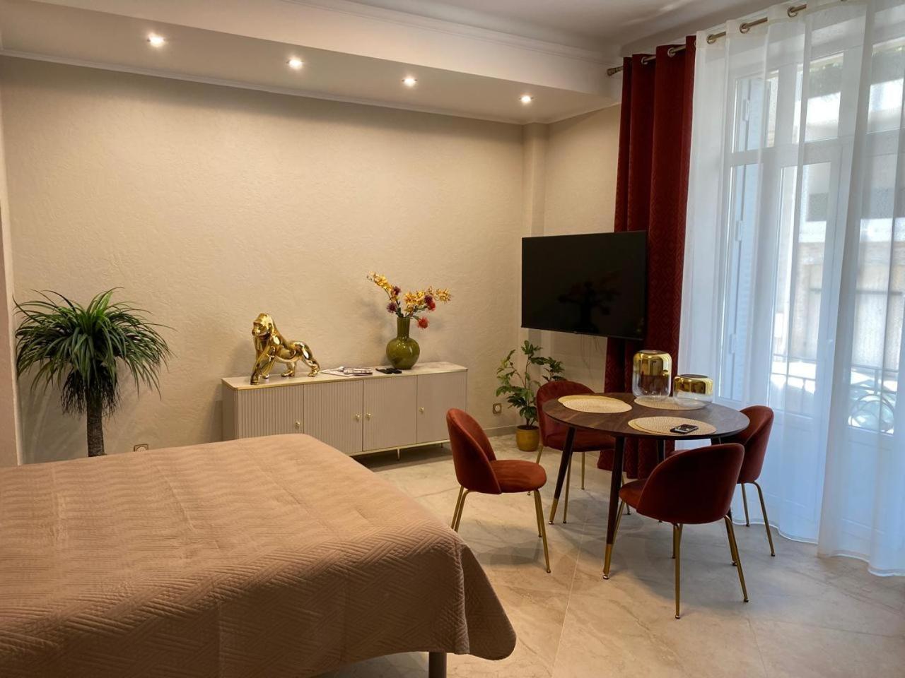 Extraordinaire Grand Studio Au Centre 6 Minutes A Pied De La Plage Et L'Hotel Negresco Ницца Экстерьер фото